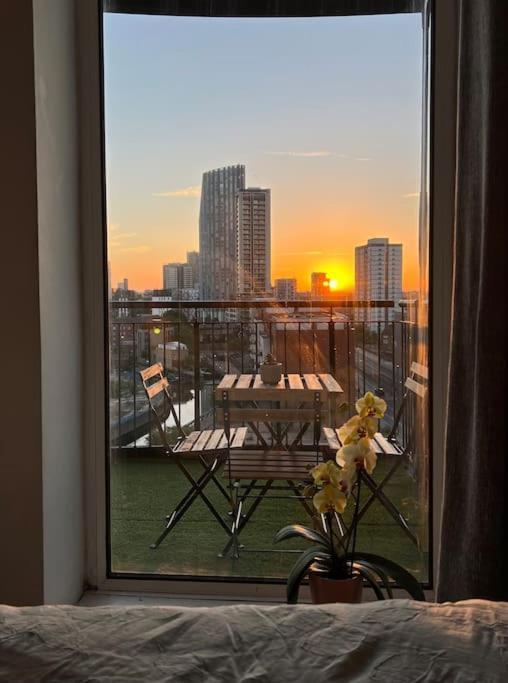Apartamento Cozy Flat With Balcony Londres Exterior foto